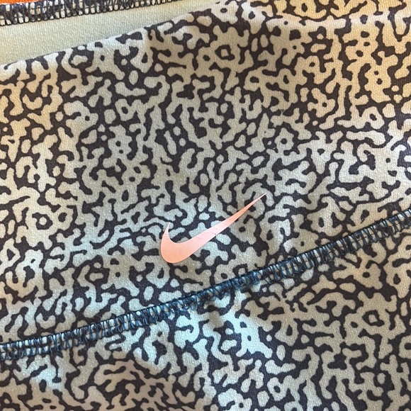 Nike Dri-Fit Patterned Half Tights - Picture 5 of 5